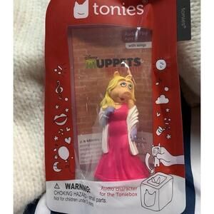 NEW Sealed Disney Muppets Most Wanted Miss Piggy Tonie
